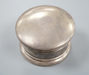 A George VI part engine turned silver circular powder box, A&J Zimmerman, Birmingham, 1937, 9cm.